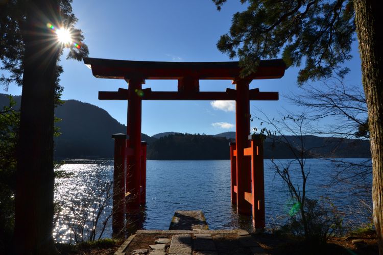 Torii Perdamaian, Kuil Hakone  