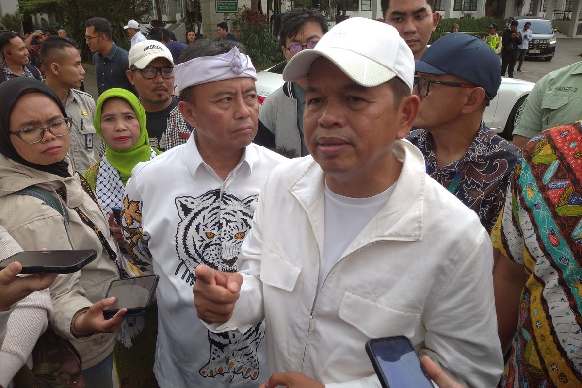 Gubernur Jabar Dedi Mulyadi saat berada di Gedung Sate, Kota Bandung, Jumat (11/7/2025).