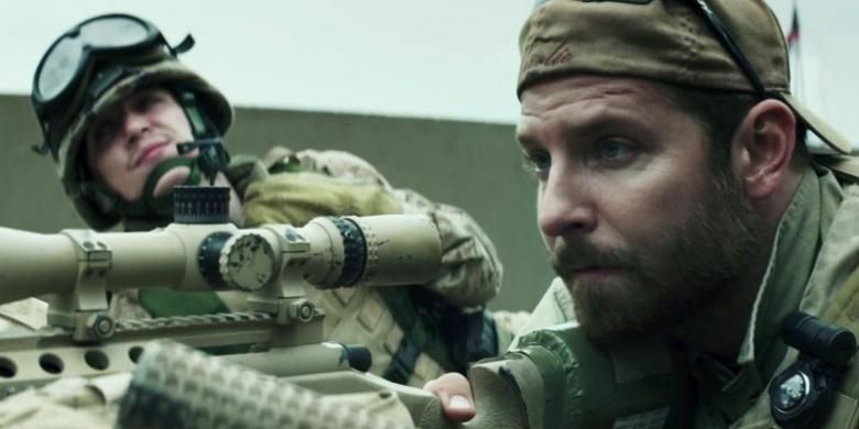 Salah satu aksi Bardley Cooper yang berperan sebagai Chris Kyle, sniper paling mematikan dalam sejarah militer Amerika.