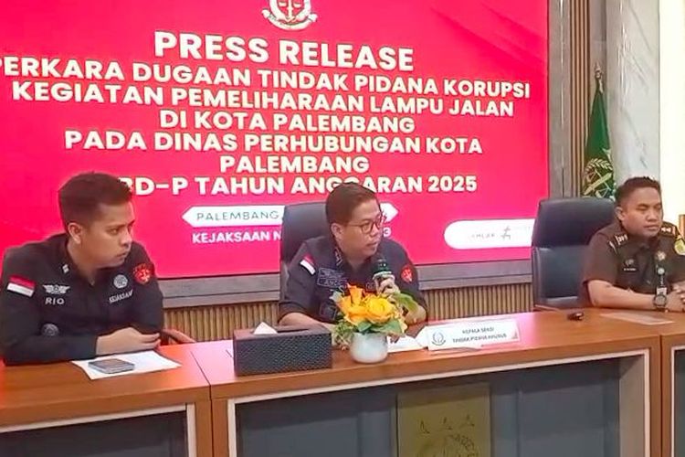 Kejari Palembang Tahan 2 Tersangka Korupsi Pemeliharaan Lampu Jalan, Kerugian Rp 3,07 Miliar