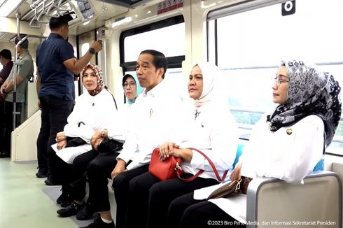 Resmikan LRT Jabodebek, Jokowi Naik LRT Bareng Para Menteri Kabinet Indonesia Maju