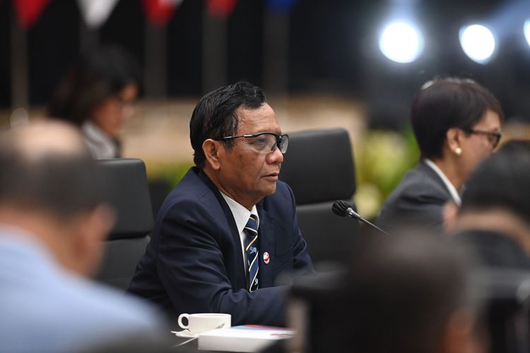 Menko Polhukam Mahfud MD saat membuka ASEAN Political Security Community Council Meeting ke-27 di Sekretariat ASEAN, Jakarta, Senin (4/9/2023). 