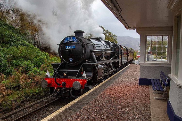 Kereta uap The Jacobite atau kerap disebut juga dengan kereta api Harry Potter diizinkan kembali beroperasi mulai Selasa (8/8/2023).