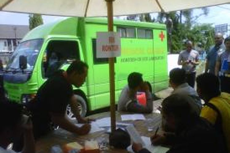 Ratusan anggota Polisi di Semarang, Selasa (1/4/2014) mengikuti pemeriksaan kesehatan sebagai persiapan mengahadapi pengamanan Pemilu Legislatif 2014 di Benteng Willem, Ungaran.