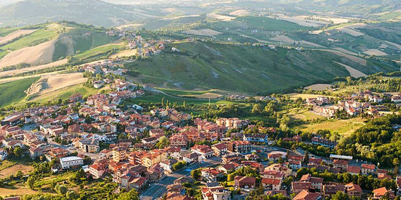 Ilustrasi lansekap San Marino, salah satu negara terkecil di dunia.