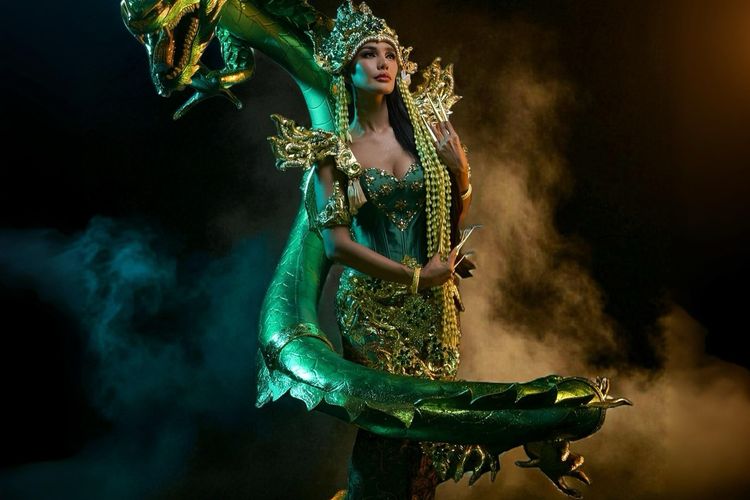 Vina Anggi Sitorus tampil memukau dengan kostum bertema Nyi Roro Kidul di Miss Grand International 2025. Ini detailnya.
