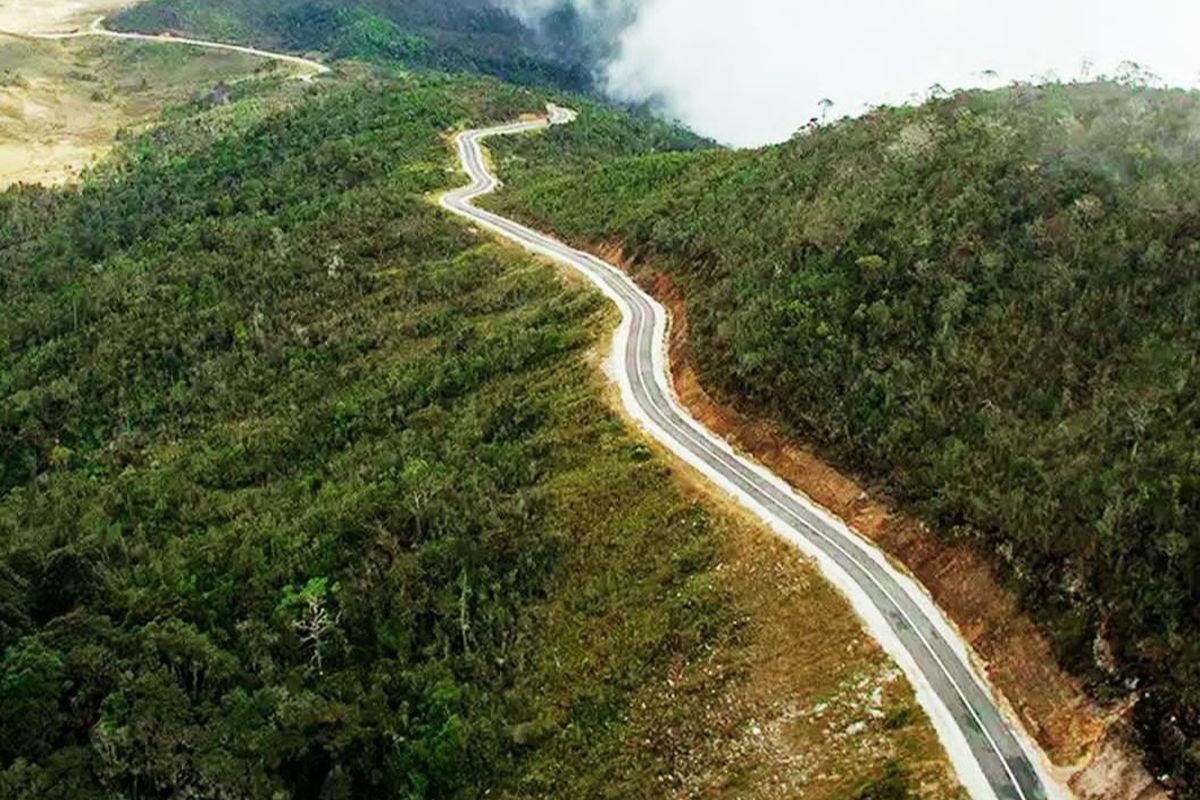 Jalan Trans-Papua ruas Wamena-Habema.