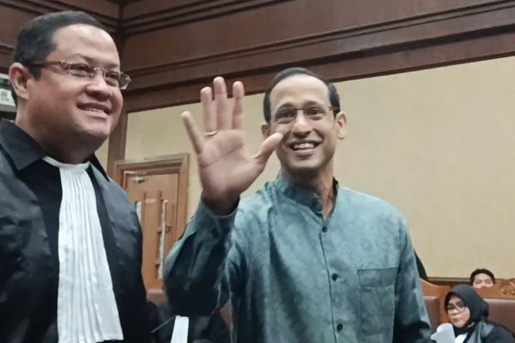 Eks Mendikbudristek Nadiem Makarim di ruang sidang untuk hadapi pembacaan dakwaan kasus korupsi pengadaan laptop berbasis Chromebook di Pengadilan Tipikor Jakarta, Senin (5/1/2026).