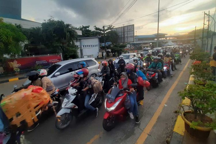 Ilustrasi pemudik sepeda motor.