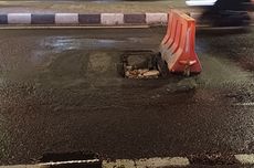 Penutup Saluran Air di Dekat Stasiun MRT Blok A Ambles, Bahayakan Pengendara yang Lewat