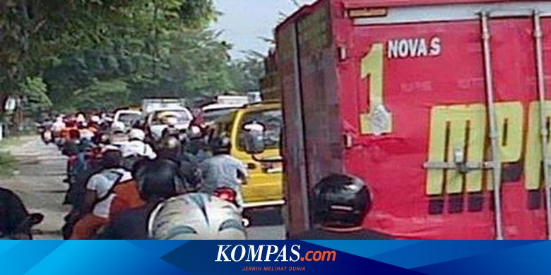 Buruh Sumut Blokade Jalan Binjai