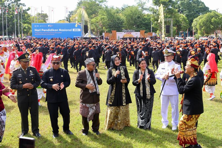 Hardiknas di Banyuwangi: 1.060 Siswa Tampilkan Tari, Mendikdasmen Abdul Mu'ti Bernyanyi