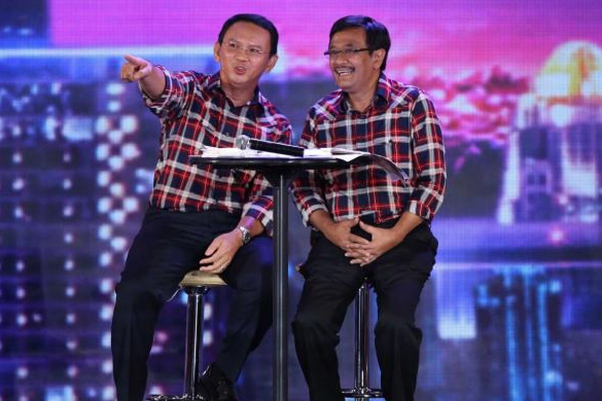 Pasangan calon gubernur dan wakil gubernur DKI Jakarta 2017 nomor urut dua, Basuki Tjahaja Purnama (Ahok)-Djarot Saiful Hidayat mengikuti debat ketiga calon gubernur dan wakil gubernur DKI Jakarta 2017 yang diselenggarakan Komisi Pemilihan Umum Provinsi DKI Jakarta di Hotel Bidakara, Jakarta, Jumat (10/2/2017). Debat yang terdiri dari enam segmen ini meiliki subtema pemberdayaan perempuan, perlindungan anak, anti-narkotika, dan kebijakan untuk disabilitas.