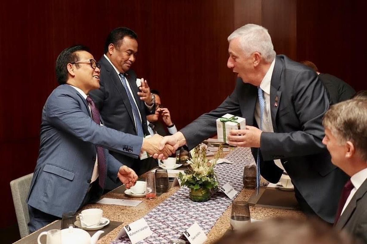 Wakil Ketua Dewan Perwakilan Rakyat (DPR) Republik Indonesia (RI) Koordinator Bidang Kesejahteraan Rakyat (Korkesra) Abdul Muhaimin Iskandar melakukan pertemuan bilateral dengan House of Commons atau Ketua DPR Inggris Raya, Rt Hon Lindsay Hoyle, Rabu (5/10/2022).
