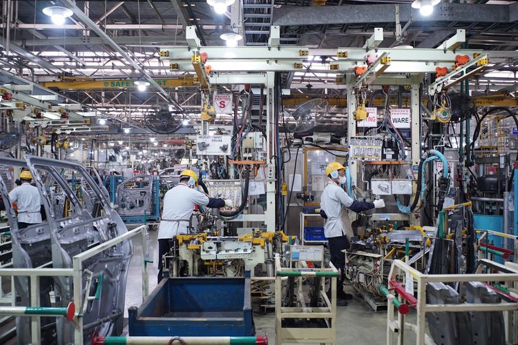Pabrik mobil PT Toyota Motor Manufacturing Indonesia (TMMIN) di Karawang, Jawa Barat.