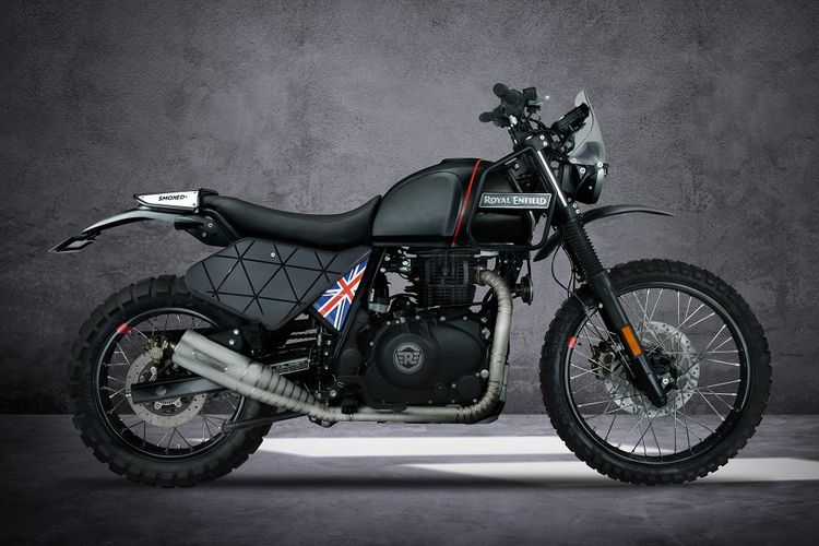 Motor custom Royal Enfield Himalayan bergaya scrambler modern garapan Smoked Garage