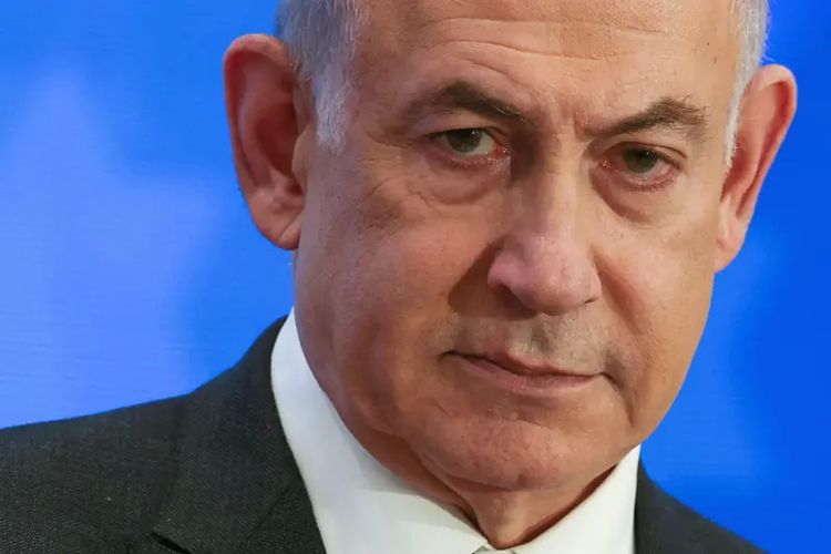 Perdana Menteri Israel Benjamin Netanyahu mengatakan sanksi apa pun adalah puncak keabsurdan.