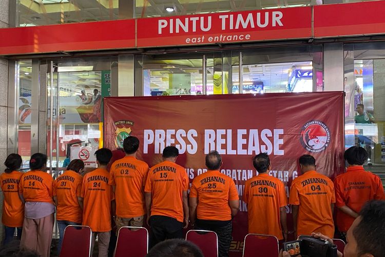 Polisi Tangkap 10 Pengedar Obat Terlarang di Tanah Abang
