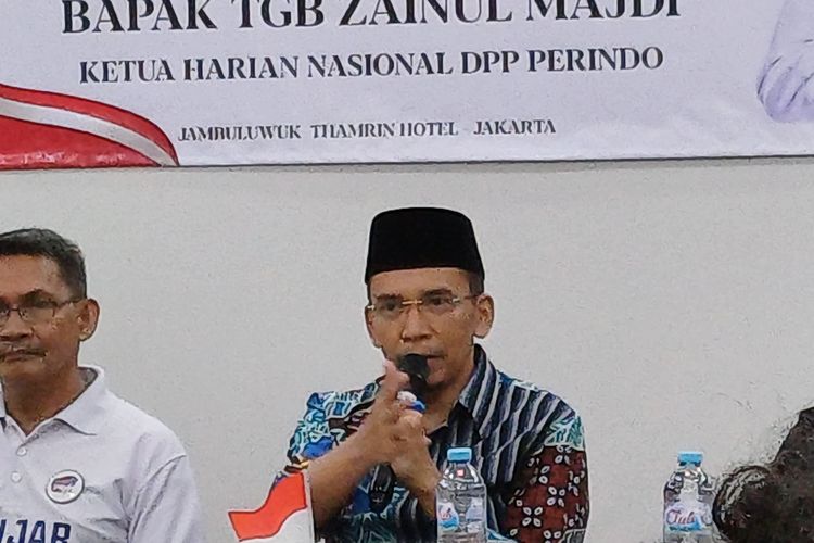 Ketua Harian Perindo Muhammad Zainul Majdi atau Tuan Guru Bajang (TGB) dalam diksusi bersama para relawan Presiden Joko Widodo (Jokowi) yang mendukung Ganjar Pranowo di Hotel Jambuluwuk, Jakarta, Jumat (11/8/2023). 