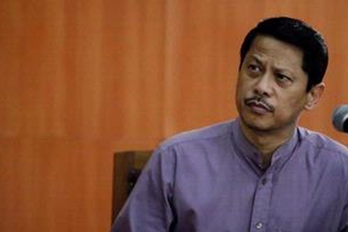 Terdakwa, Andi Kosasih (kiri), menjalani sidang dengan agenda pemeriksaan saksi-saksi di Pengadilan Negeri Jakarta Selatan, Selasa (21/9/2010). Terdakwa merupakan pengusaha asal Jakarta yang mengaku memiliki uang di rekening Gayus Halomoan Tambunan. 