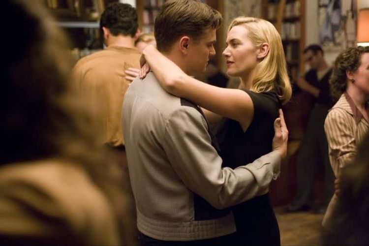 Leonardo DiCaprio dan Kate Winslet dalam film Revolutionary Road (2008).