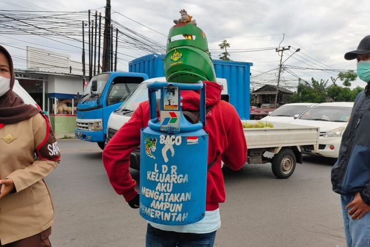 Pemudik asal Jakarta Utara gendong tabung gas ke Banyumas.