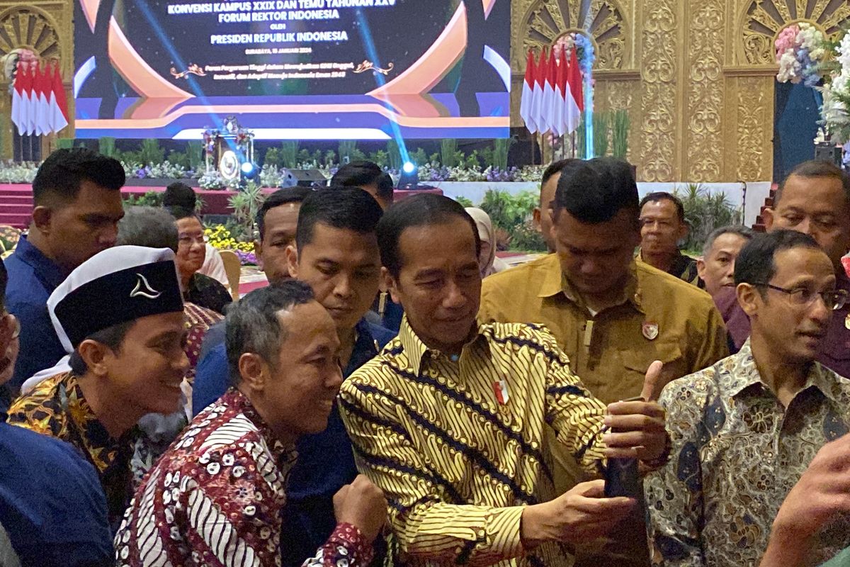 Presiden RI, Joko Widodo di Unesa, Senin (15/1/2024).