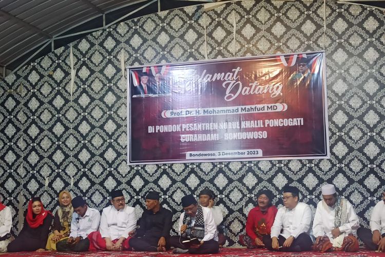 Cawapres Mahfud MD saat berkunjung ke Bondowoso pada Minggu (3/12/2023) 