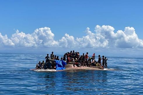 Saat Kapal yang Bawa Pengungsi Rohingya Terbalik di Perairan Aceh Barat...