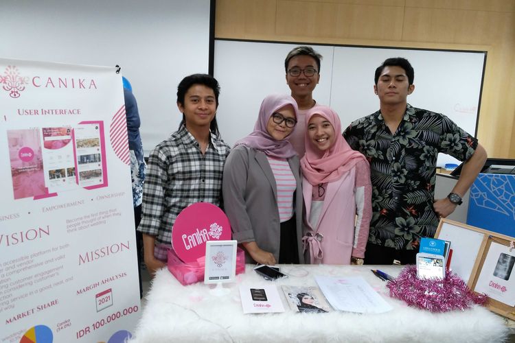 Tiga mahasiswa SBM (Sekolah Bisnis dan Manajemen) Institut Teknologi Bandung (ITB) melahirkan startup dengan inovasi unggulan aplikasi Canika. 