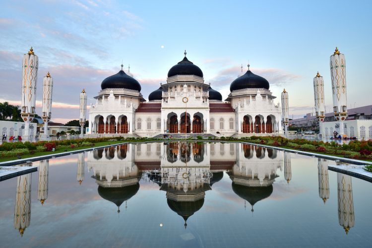 Masjid Raya Baiturrahman yang dibangun pada masa pemerintahan Sultan Iskandar Muda.