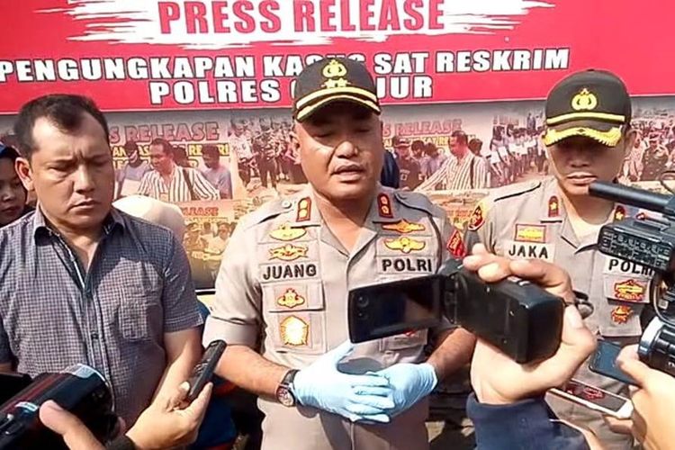 Kapolres Cianjur, Jawa Barat, AKBP Juang Andi Priyanto menyebutkan Nuraisa, bayi berusia tiga bulan yang ditemukan tewas di bak mandi diduga dibunuh ibu kandungnya sendiri, YN (20)