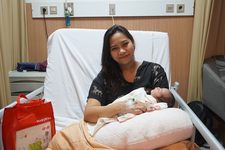 MAKUKU SAP Diapers Slim Care memiliki fitur belly button u-shape khusus untuk newborn. Fitur belly button u-shape bermanfaat untuk bayi baru lahir yang tali pusatnya belum puput atau lepas. 