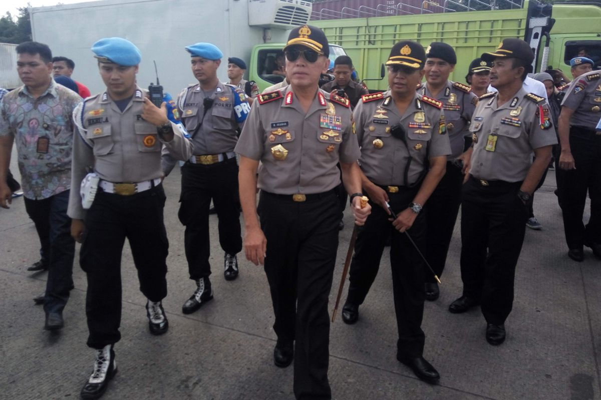 Kapolda Metro Jaya Irjen Mochamad Iriawan saat meninjau jalur mudik di kawasan Bekasi, Jawa Barat, Kamis (8/6/2017).