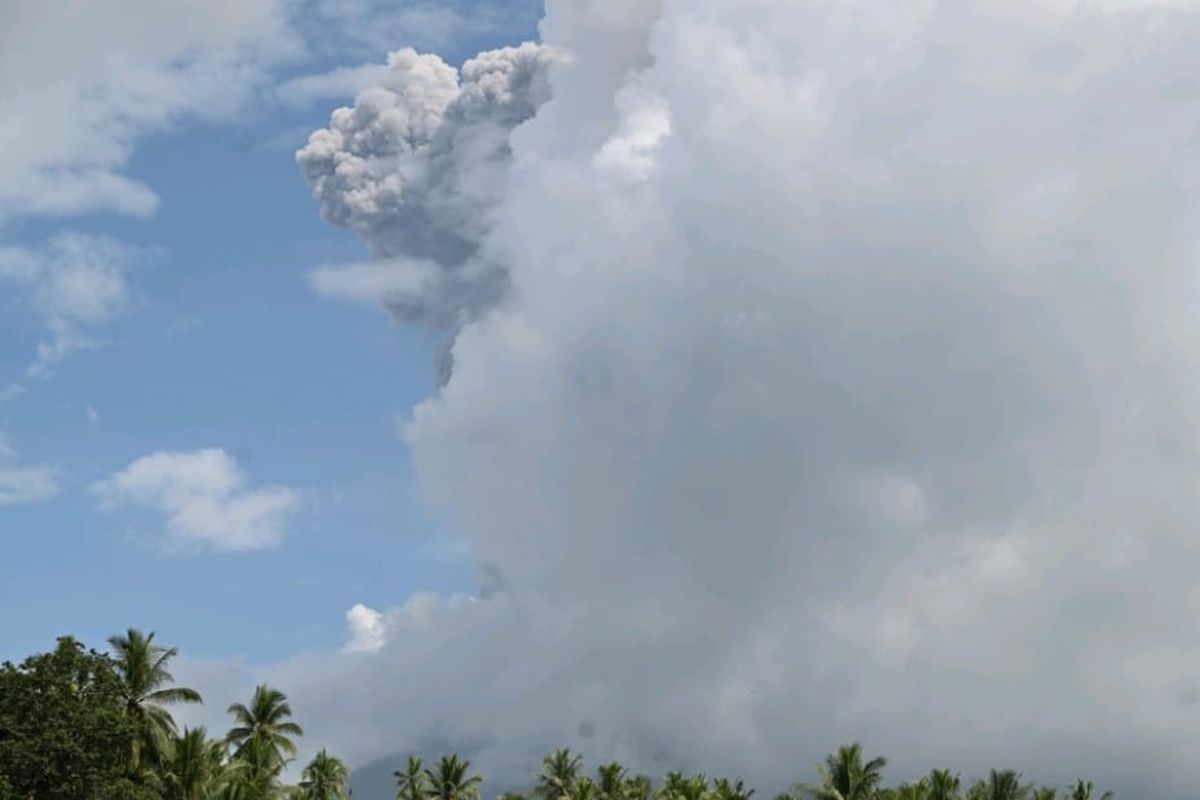 Gunung Ibu di Halmahera Kembali Meletus, Kolom Abu Capai 3 Kilometer