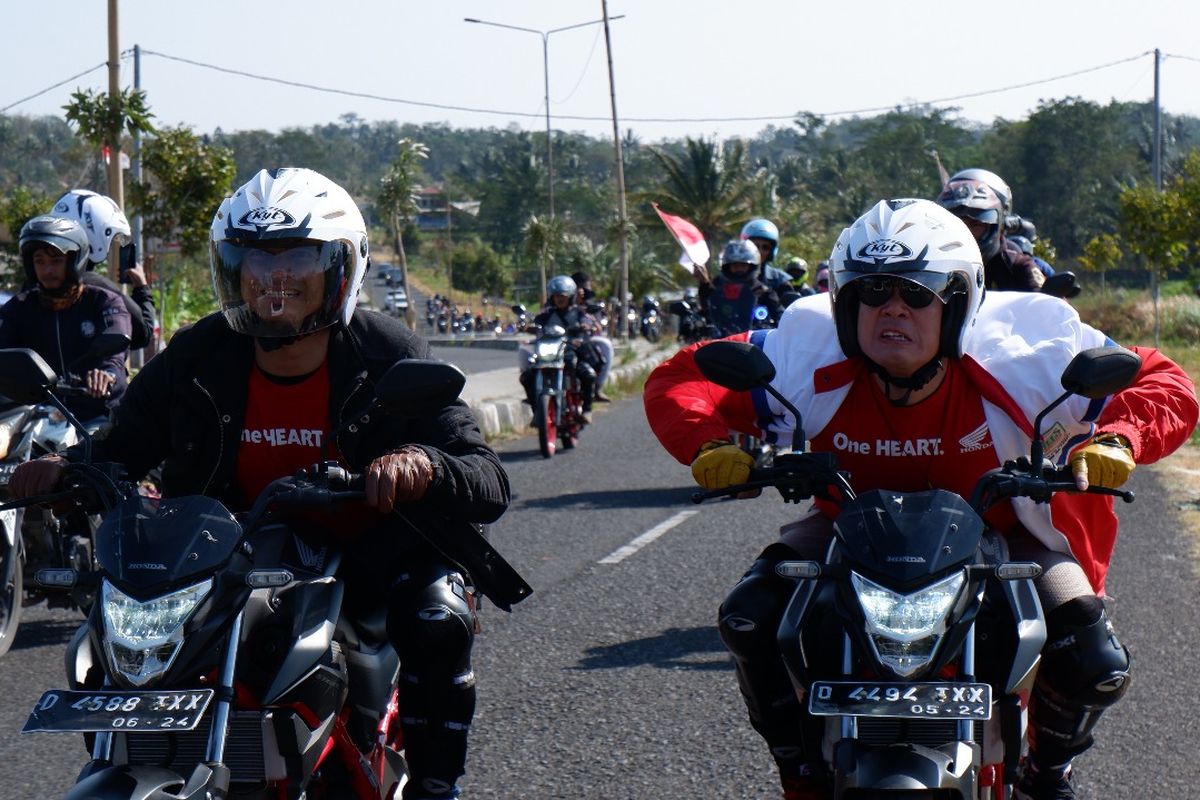 Aden dan Melky Touring Motor