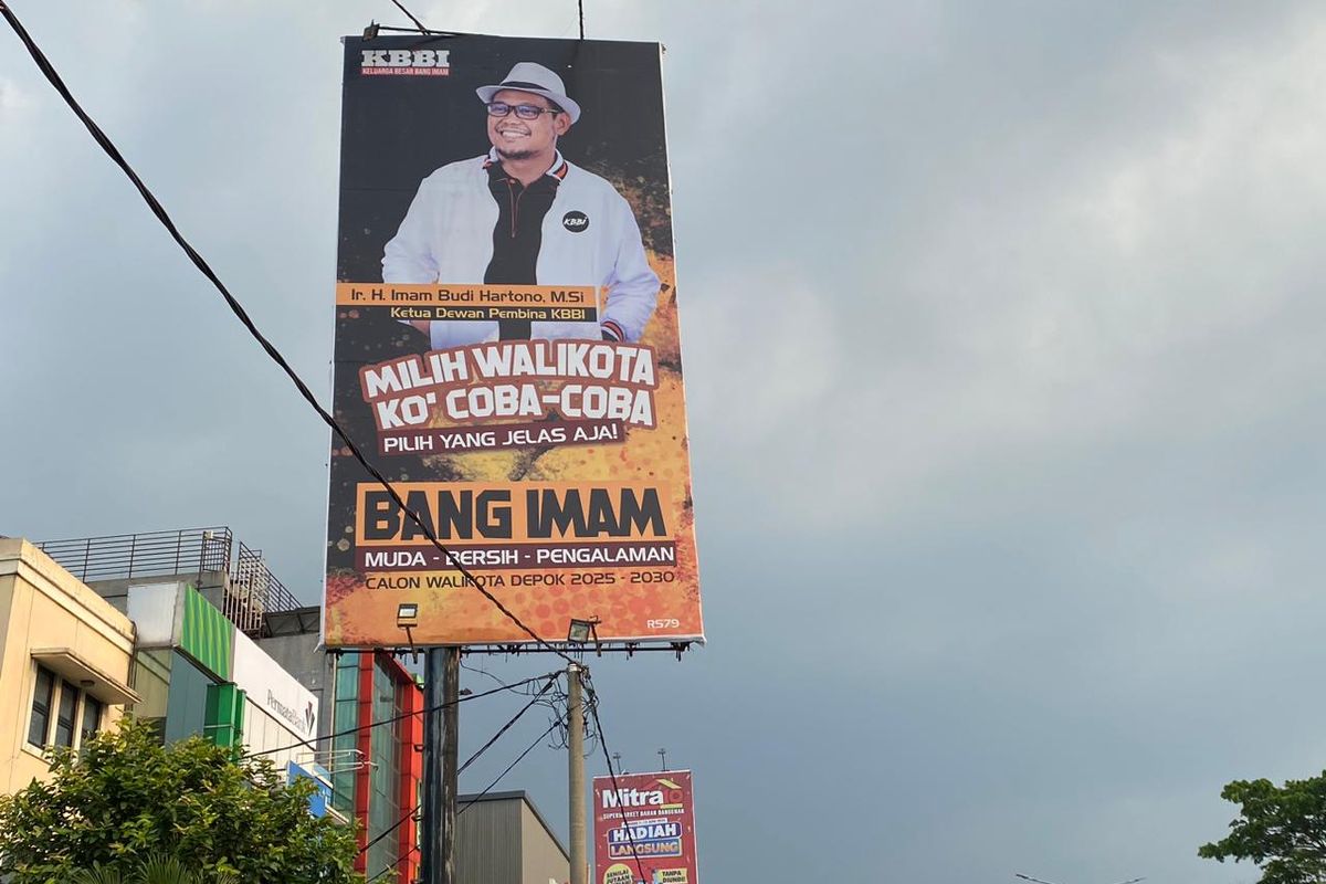 Reklame billboard milik wakil wali kota Depok Imam Budi Hartono di Jalan Margonda Raya, yang bakal maju jadi bacawalkot di Pilkada 2024, Jumat (6/6/2024).