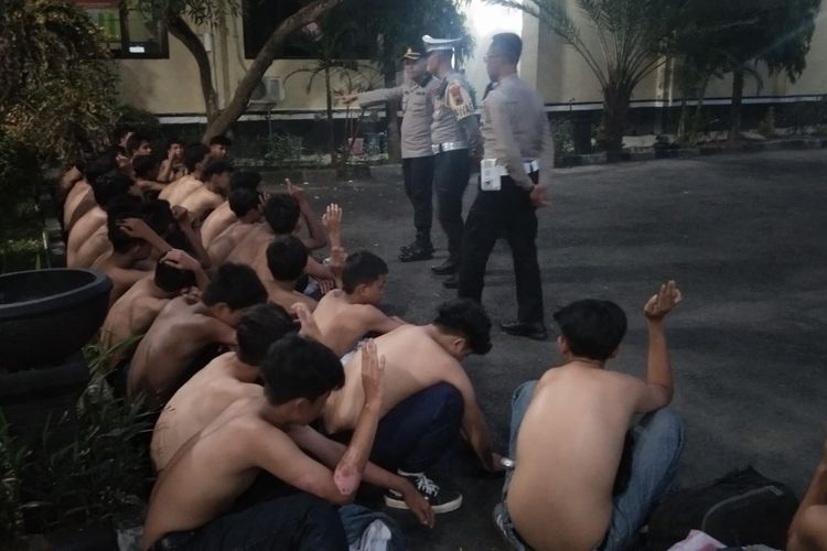 Puluhan remaja yang digelandang ke Polresta Magelang karena diduga akan tawuran, Selasa (14/5/2024) petang.