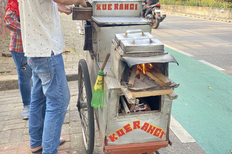 Menjaga Bara Kue Rangi Tetap Menyala di Jakarta...