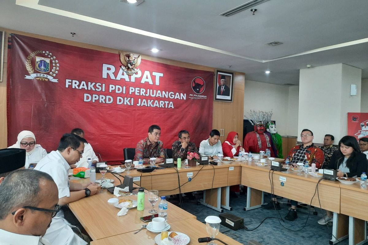 Calon Wakil Gubernur DKI Jakarta Ahmad Riza Patria saat melakukan kunjungan ke Fraksi PDI-P DPRD DKI, Rabu (5/2/2020)