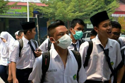 Kabut Asap Kebakaran Hutan, Menyebar ke Perbatasan Malaysia hingga Siswa Sekolah Dipulangkan