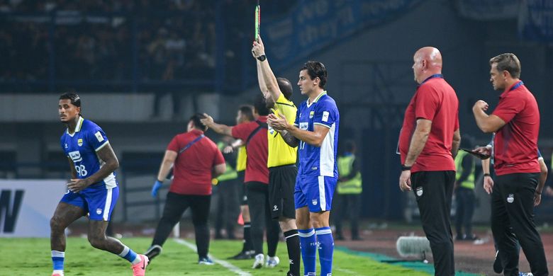 Penyerang baru Persib Bandung Sergio Castel masih butuh pembuktian, gagal cetak gol saat dapat kepercayaan tampil melawan Ratchaburi FC (Thailand), Rabu (18/2/2026) di Gelora Bandung Lautan Api (GBLA). 