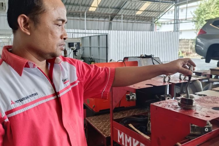 Piston Mitsubishi Xpander yang bengkok karena mengalami water hammer 