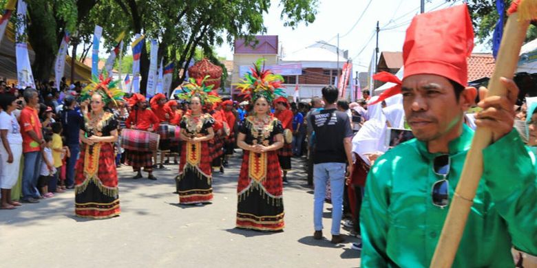 Festival Keraton Nusantara (FKN) XI berlangsung 15-19 September 2017 di kota Cirebon, Jawa Barat yang dimeriahkan dengan gelaran kesenian dan kebudayaan dari 50 kesultanan dan raja-raja yang ikut dalam festival budaya tersebut.