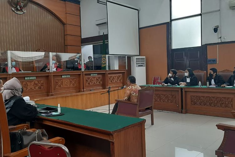 Sidang pembacaan vonis majelis hakim untuk terdakwa Jumhur Hidayat di Pengadilan Negeri Jakarta Selatan, Kamis (11/11/2021).