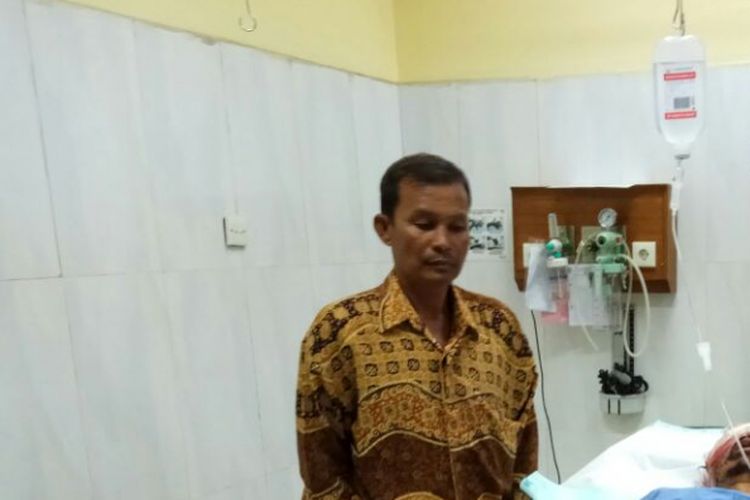 Korban diserang beruang mendapat perawatan di RS Arifin Ahmad Pekanbaru.