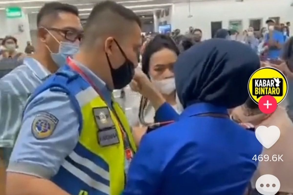 Viral Video Penumpang Lion Air Tunggu Bagasi Berjam-jam di TikTok (tangkapan layar).