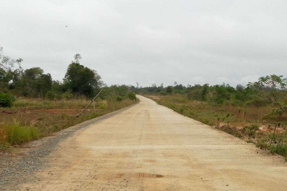 Jalan akses menuju Penajam Paser Utara yang dibangun Pemerintah Kabupaten Penajam Paser Utara