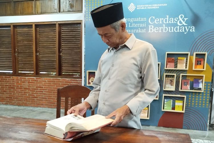 Ceritakan Tokoh Srintil secara Tragis, Ahmad Tohari Sempat Dikritik