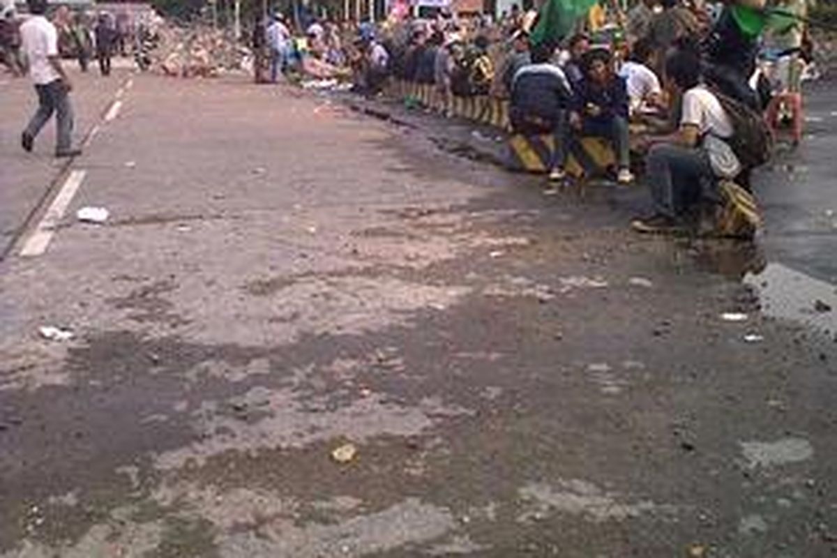 Gedung DPR Selasa (2/3/2010) sore beranjak sepi ditinggalkan para pengunjuk rasa.